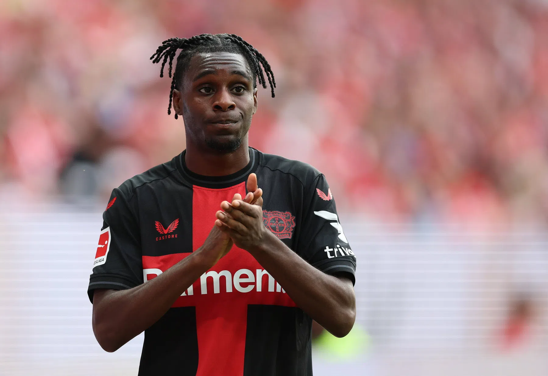 Frimpong trefzeker bij stoomwals Leverkusen, spektakel BVB met rol Malen