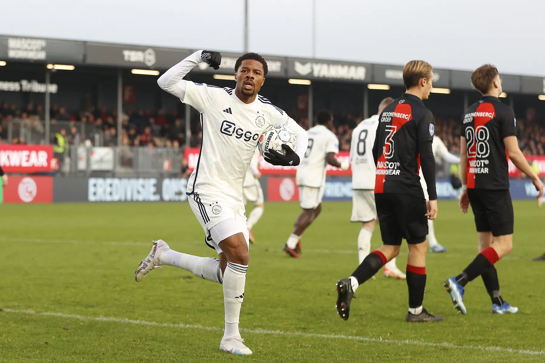 Van 't Schip gunt Akpom tegen Vitesse zijn langverwachte kans
