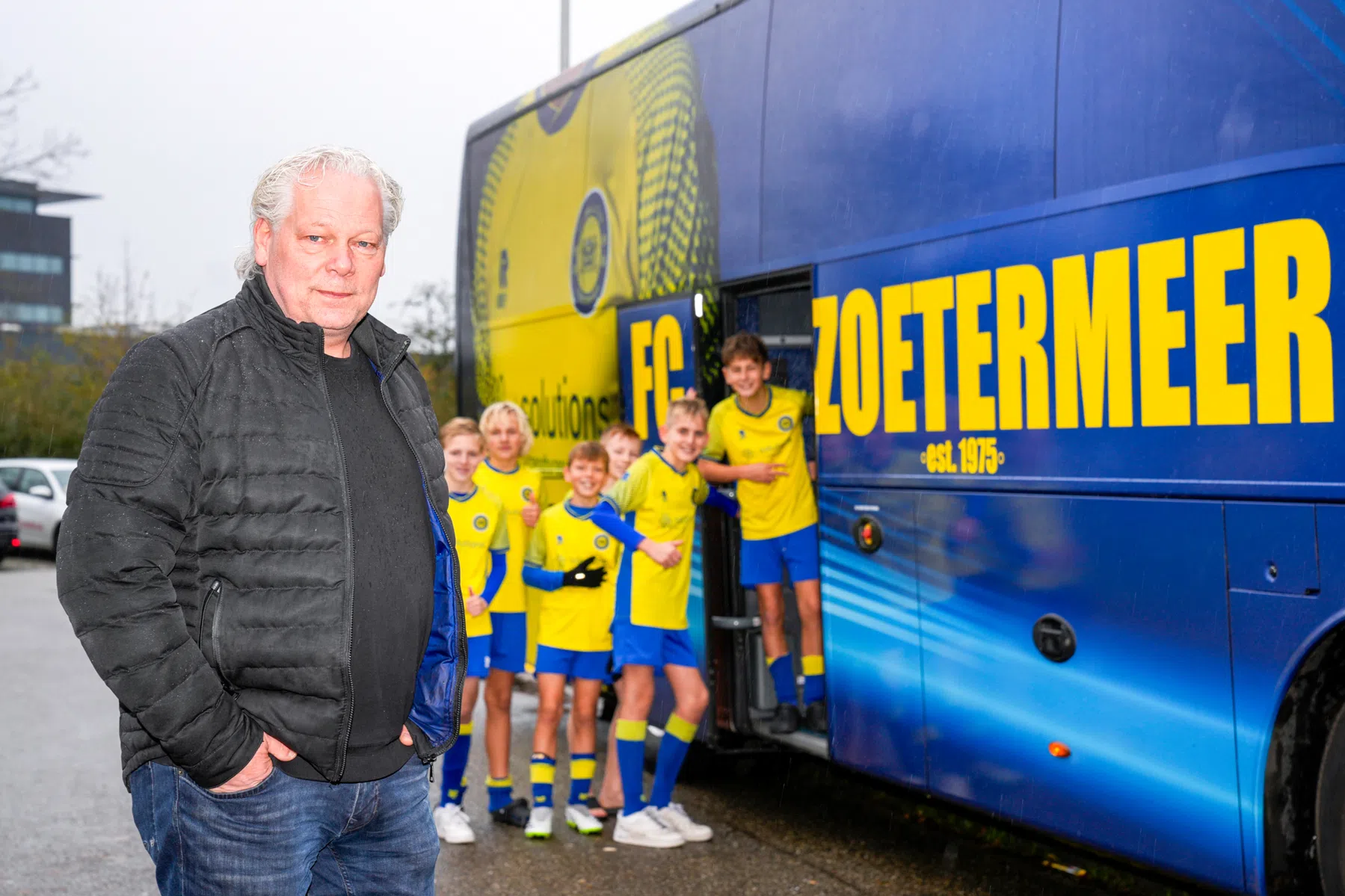 'Een Vierdeklasser met een spelersbus, dat is natuurlijk waanzin'