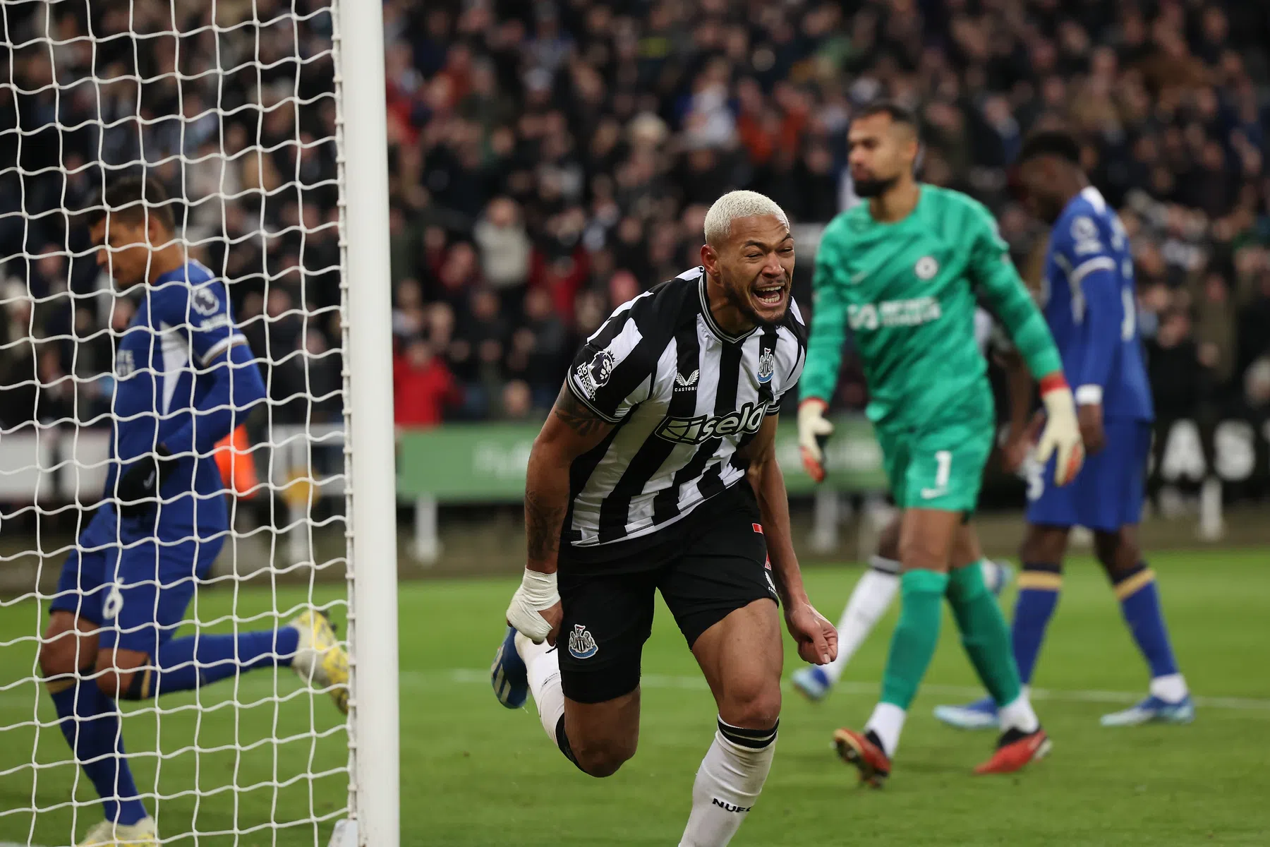 Chelsea krijgt dreun in Newcastle: vier tegengoals en rode kaart