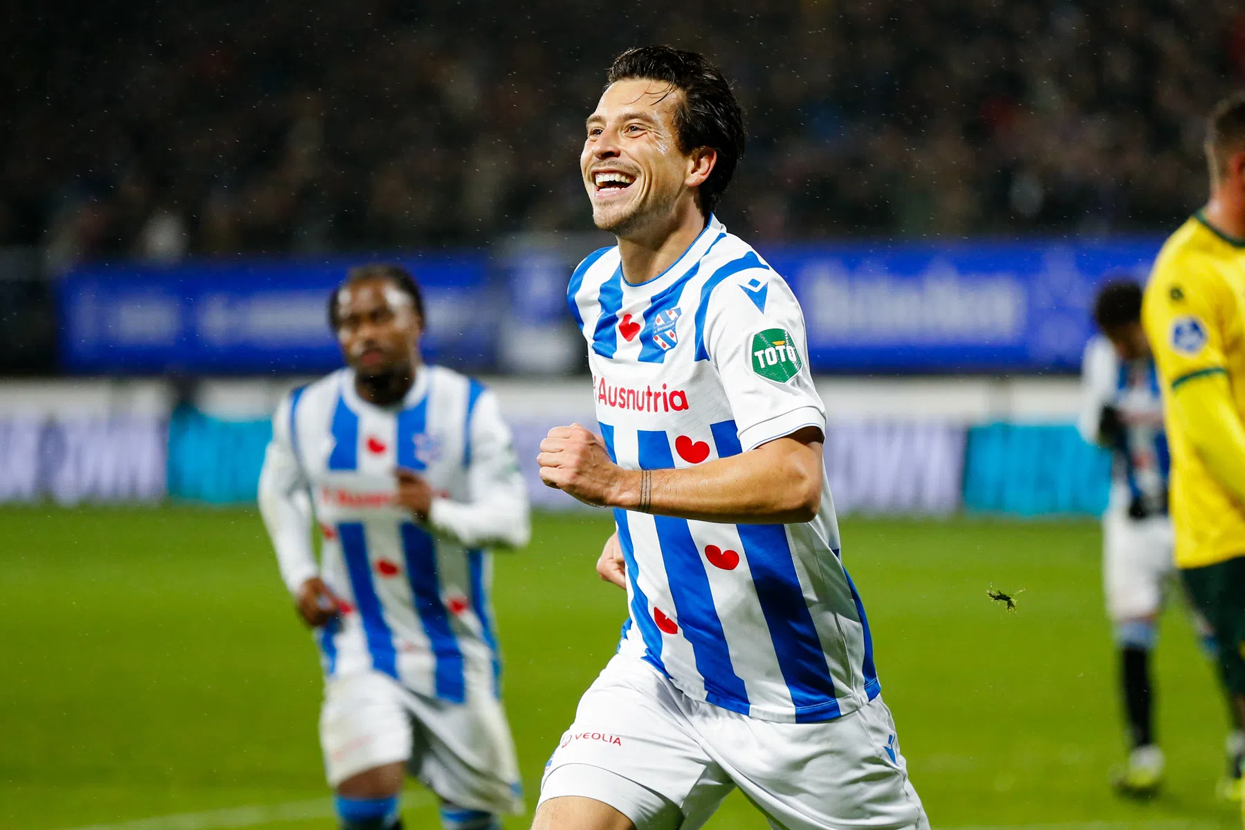 Heerenveen klimt verder dankzij nieuwe penaltyspecialist