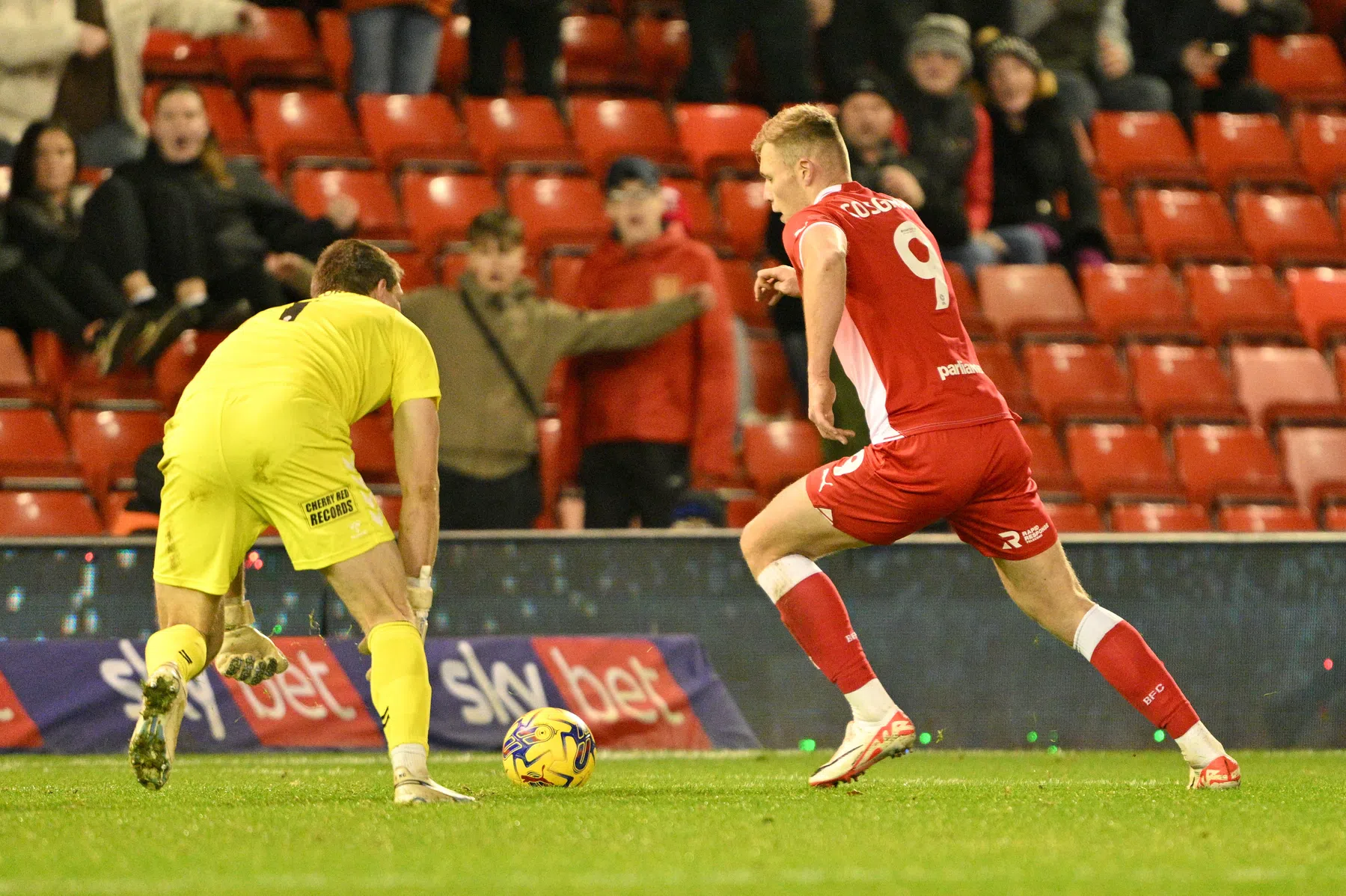Tijdrekken gaat helemaal verkeerd: keeper met flater van het jaar