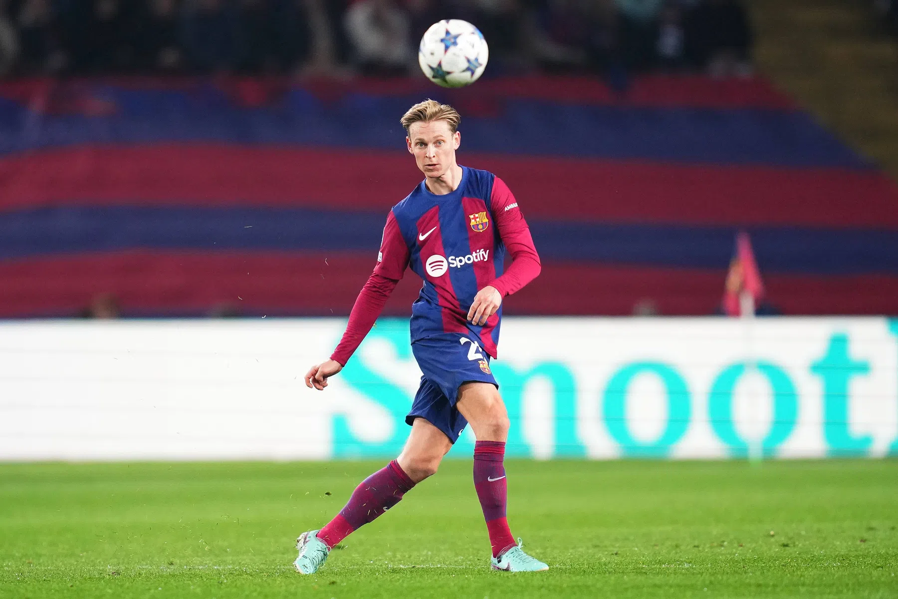 Lof en kritiek op De Jong bij Barcelona: 'Hij maakt een gigantisch verschil'