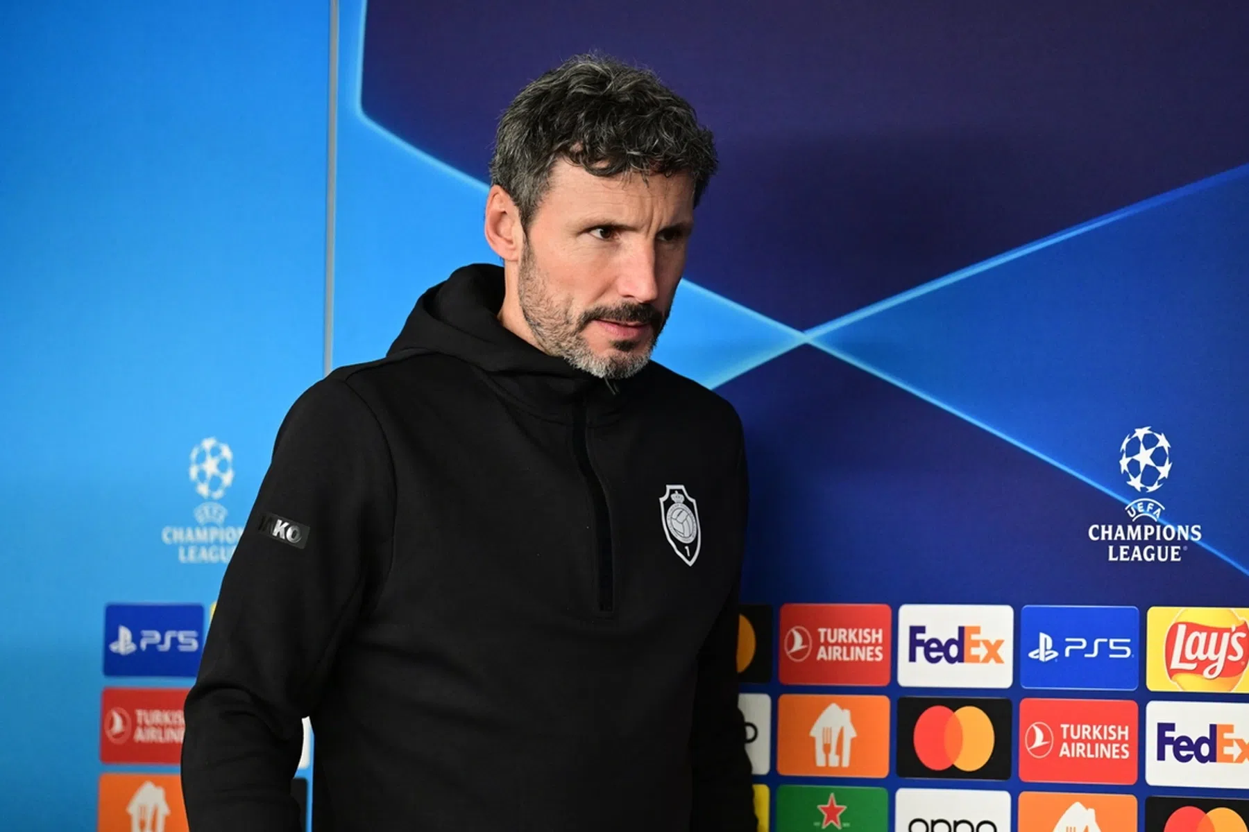 Van Bommel richt pijlen op VAR: 'Zijn ze wel capabel genoeg?'