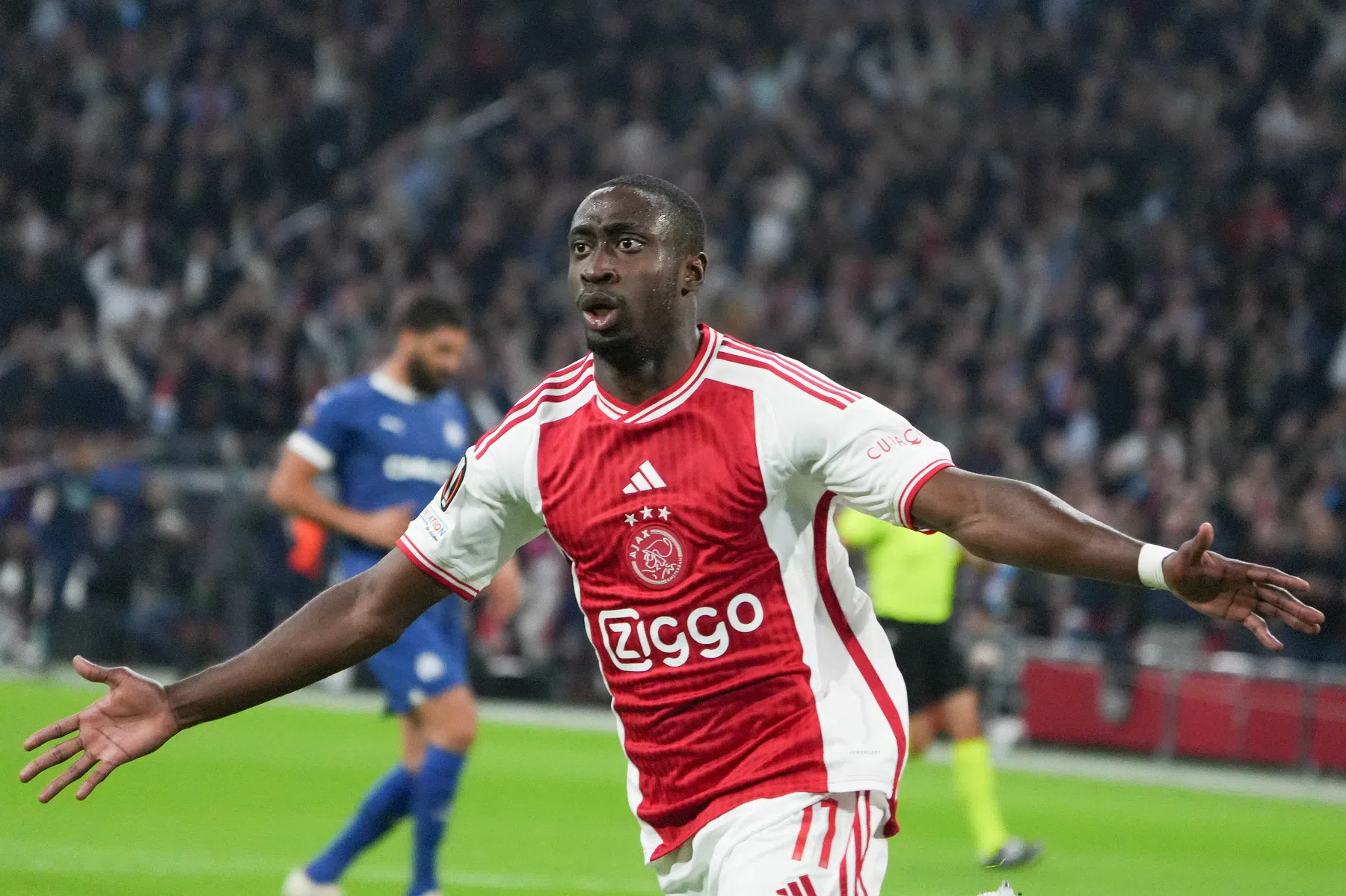 Van 't Schip sleutelt aan Ajax-opstelling: Hlynsson verliest basisplaats