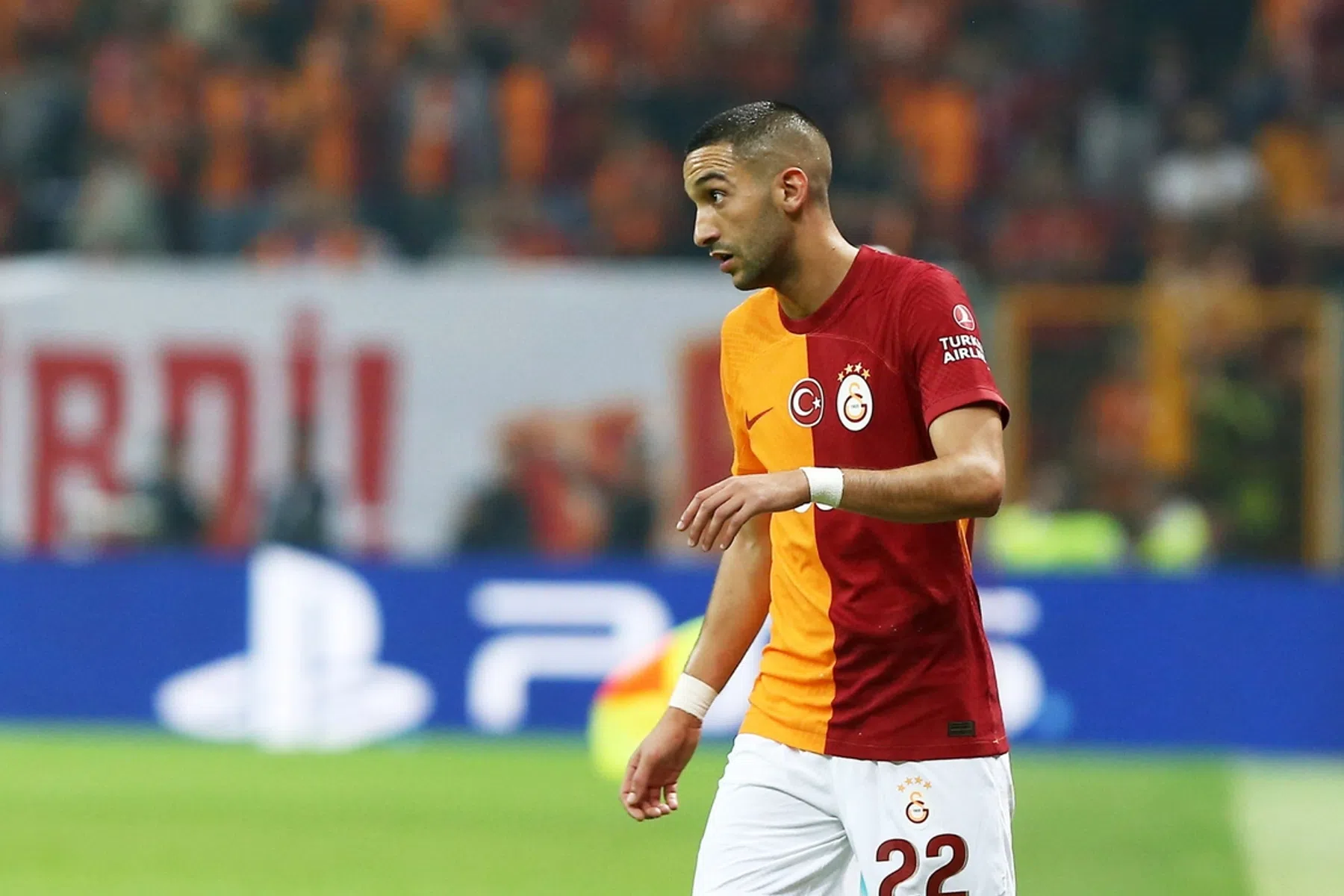 'Grote ster' Ziyech schiet zichzelf in rijtje met Ronaldo en Neymar