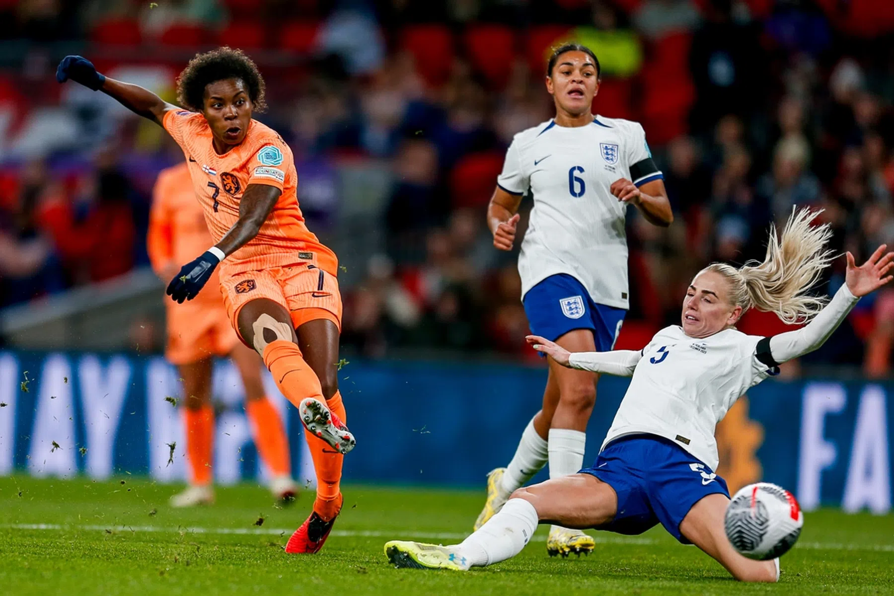 Leeuwinnen geven het na hoofdrol Beerensteyn op Wembley helemaal weg