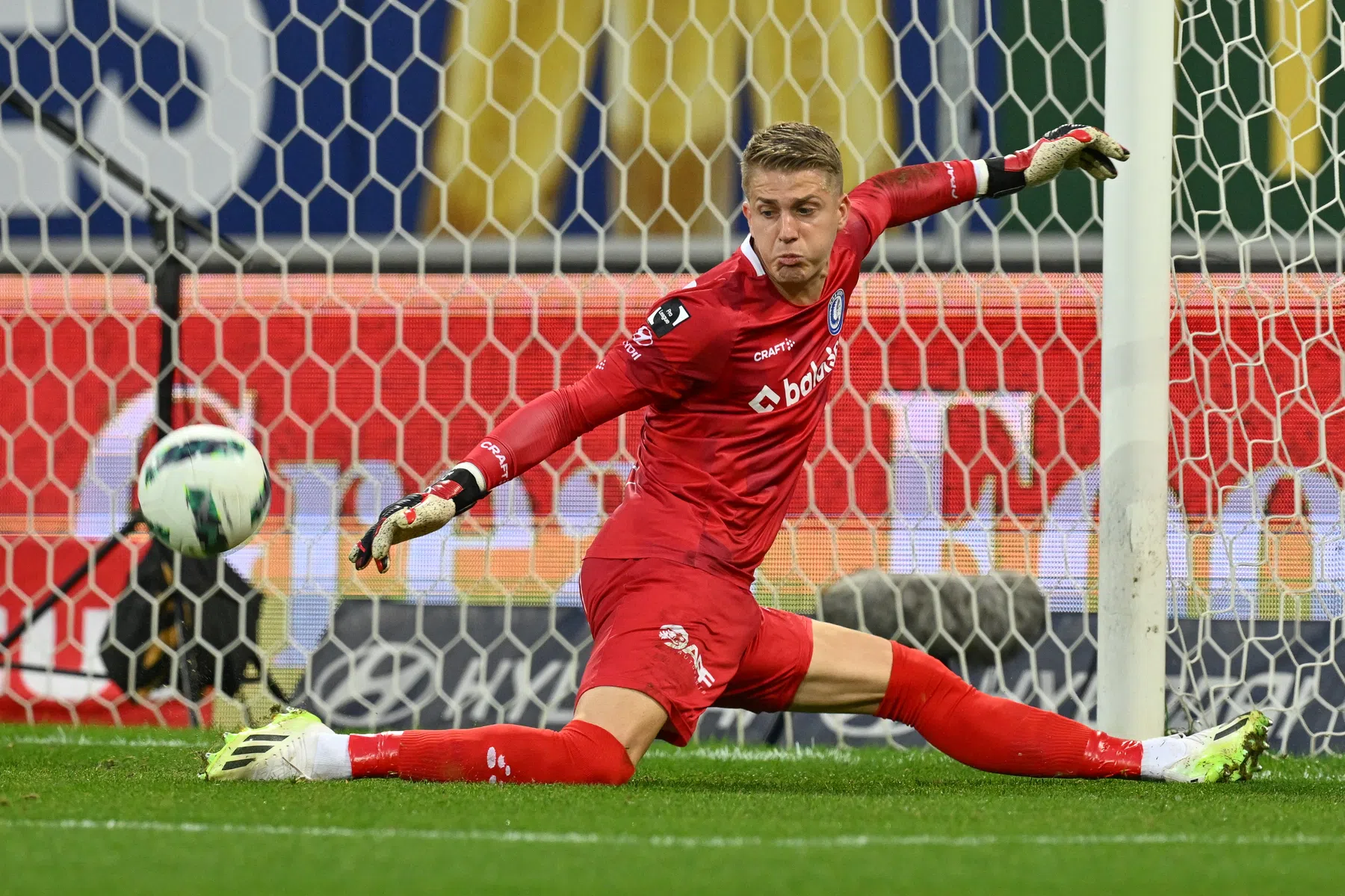 Gent aangeslagen door horrorblessure: 'Heb dit nog nooit meegemaakt'