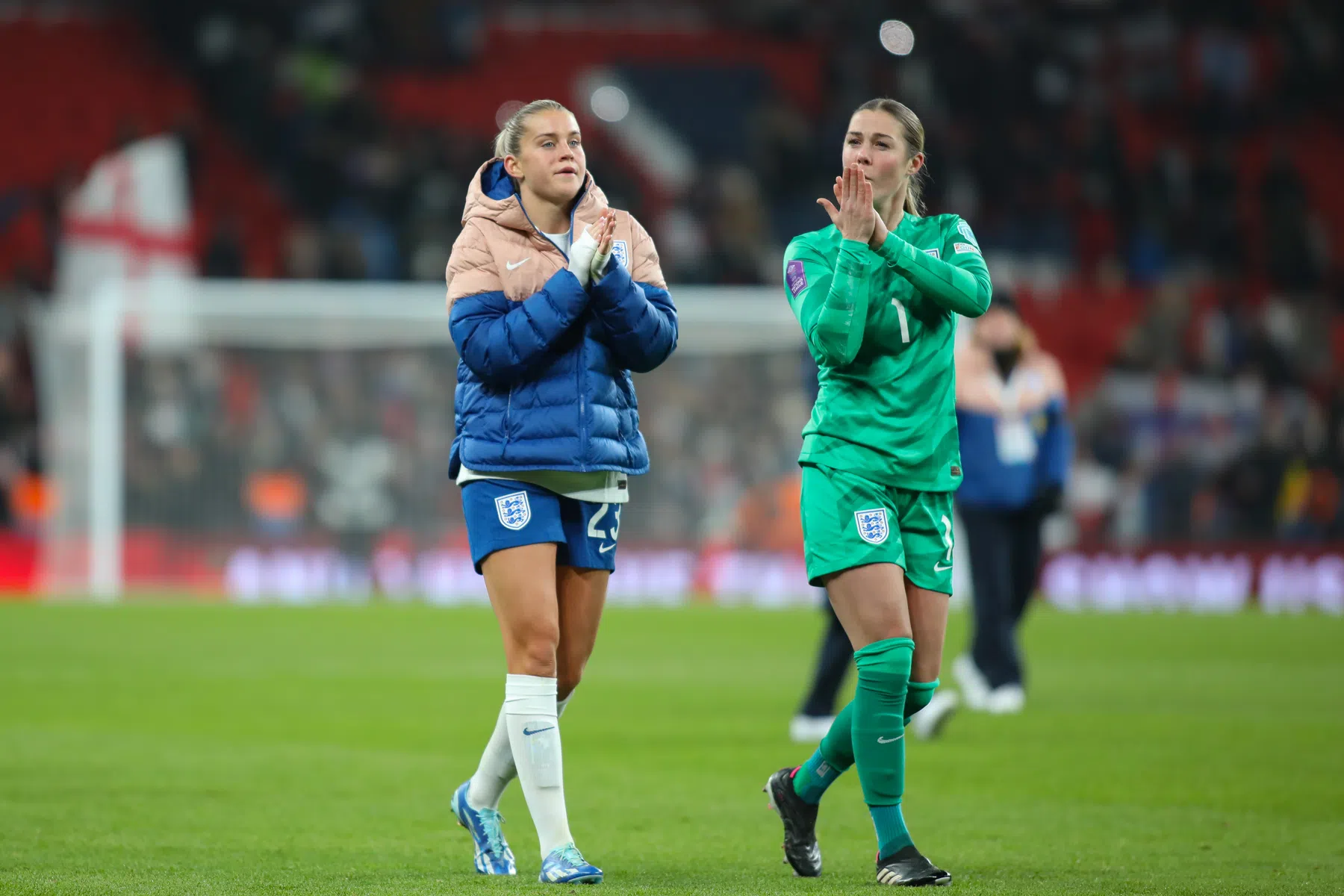 Wiegman steunt prutsende keeper: 'Ze heeft het team niet in de steek gelaten'