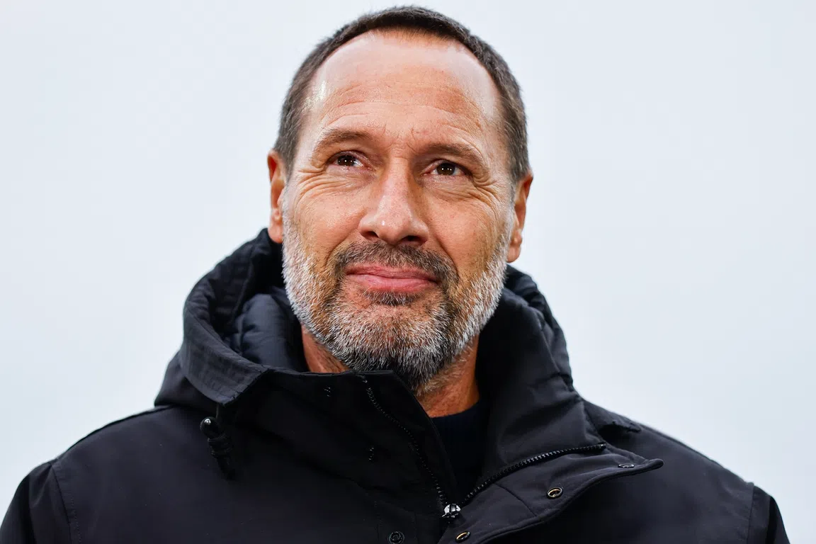 Van 't Schip ziet dat balans in Ajax-elftal 'een beetje scheef' is