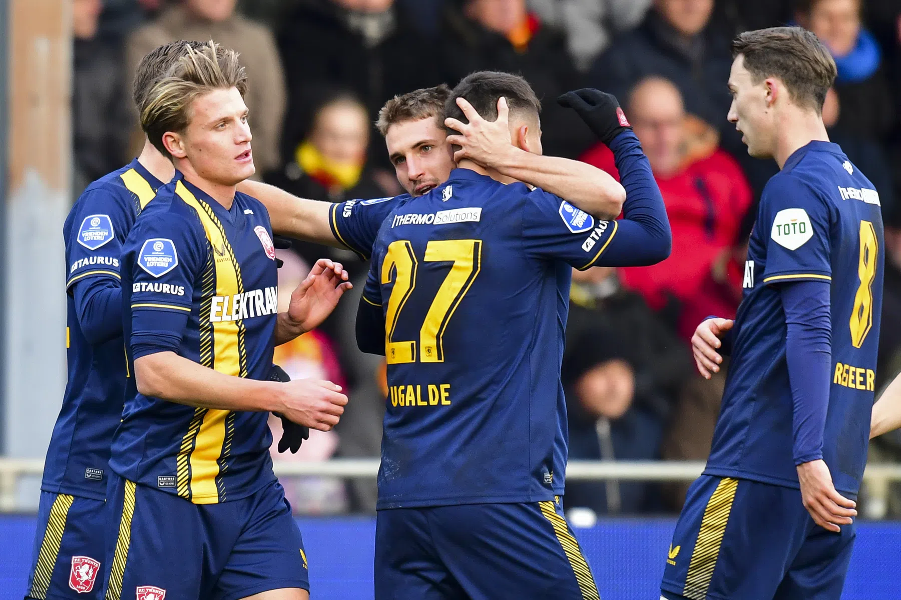 FC Twente hijgt Feyenoord in de nek na bliksemstart tegen Go Ahead