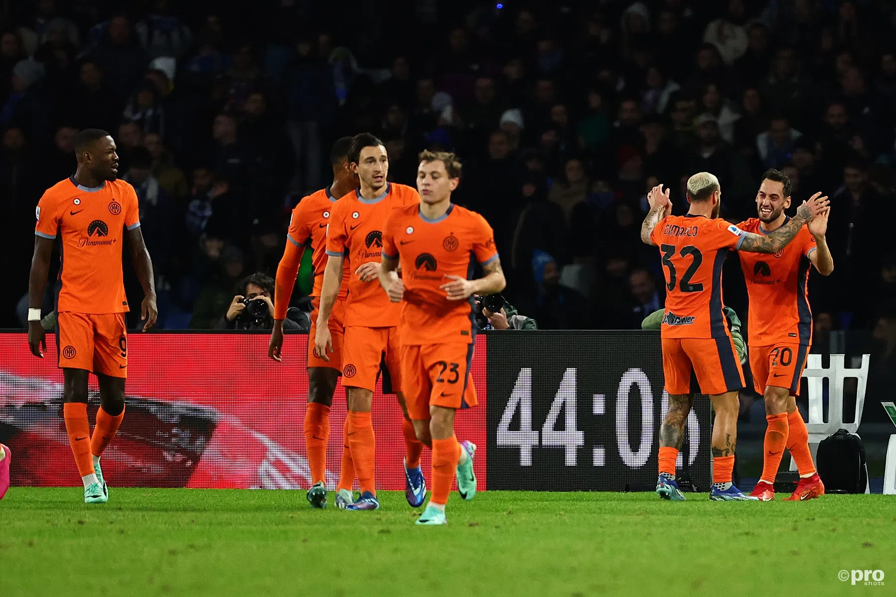 Blessures De Vrij en Dumfries smetjes op uitzege van Inter bij Napoli
