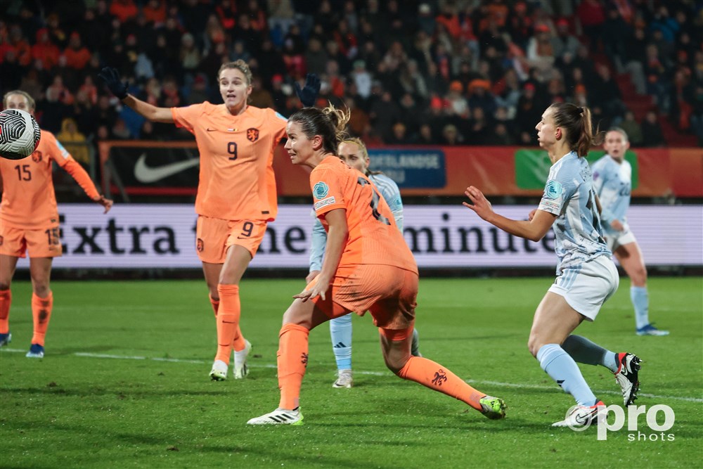 Damaris beslist thriller in Tilburg: 'Dit is waarom ik voetbal speel'