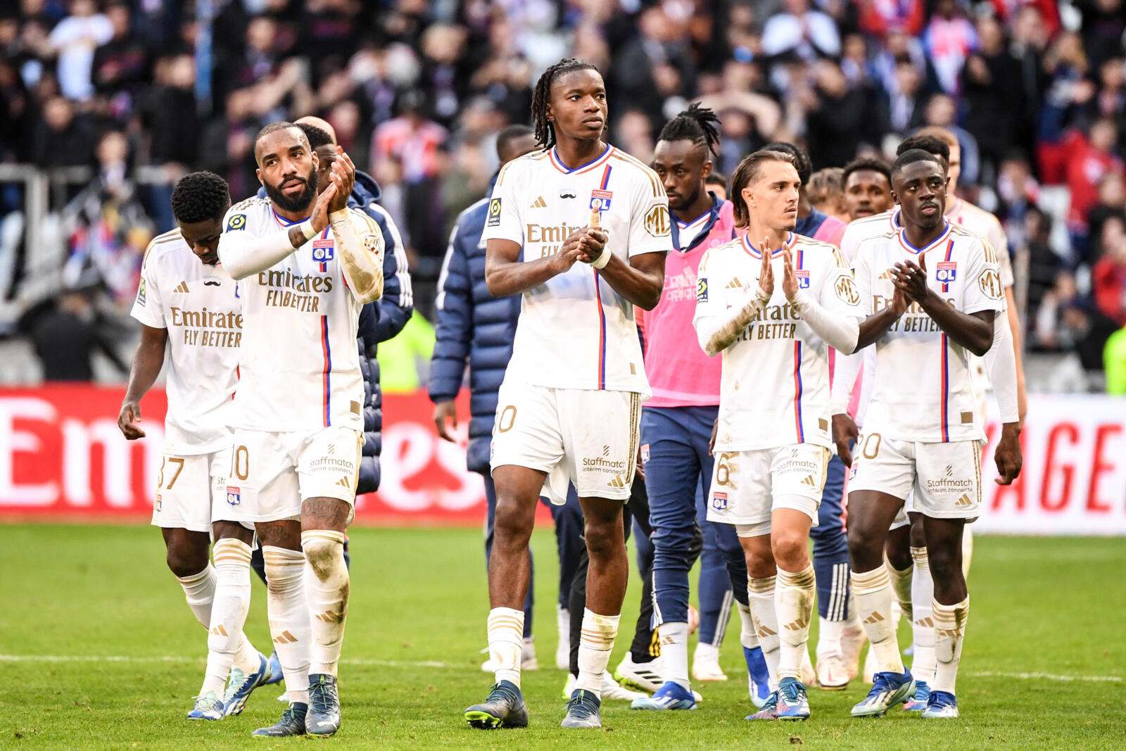 Chaos bij Lyon: waarom de voorbeeldclub op omvallen staat