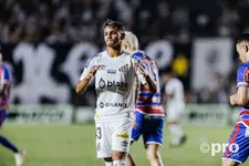 Thumbnail for article: Historische degradatie: Santos daalt jaar na overlijden Pelé af