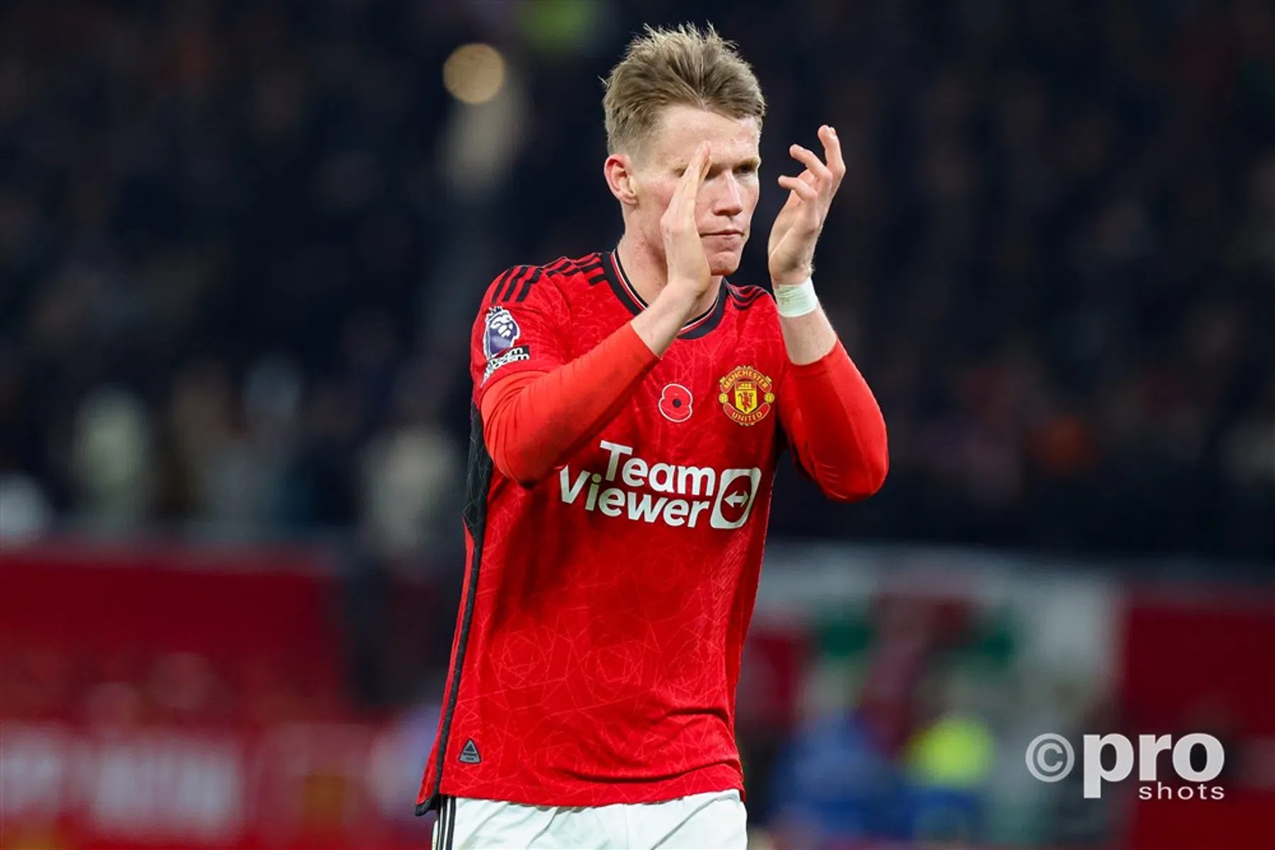 Stralend Man United-middelpunt McTominay luistert naar ouders