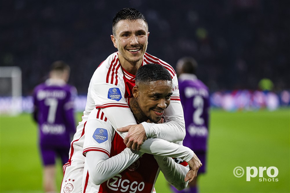 Ajax vervolgt opmars in Eredivisie met moeizame zege tegen Sparta