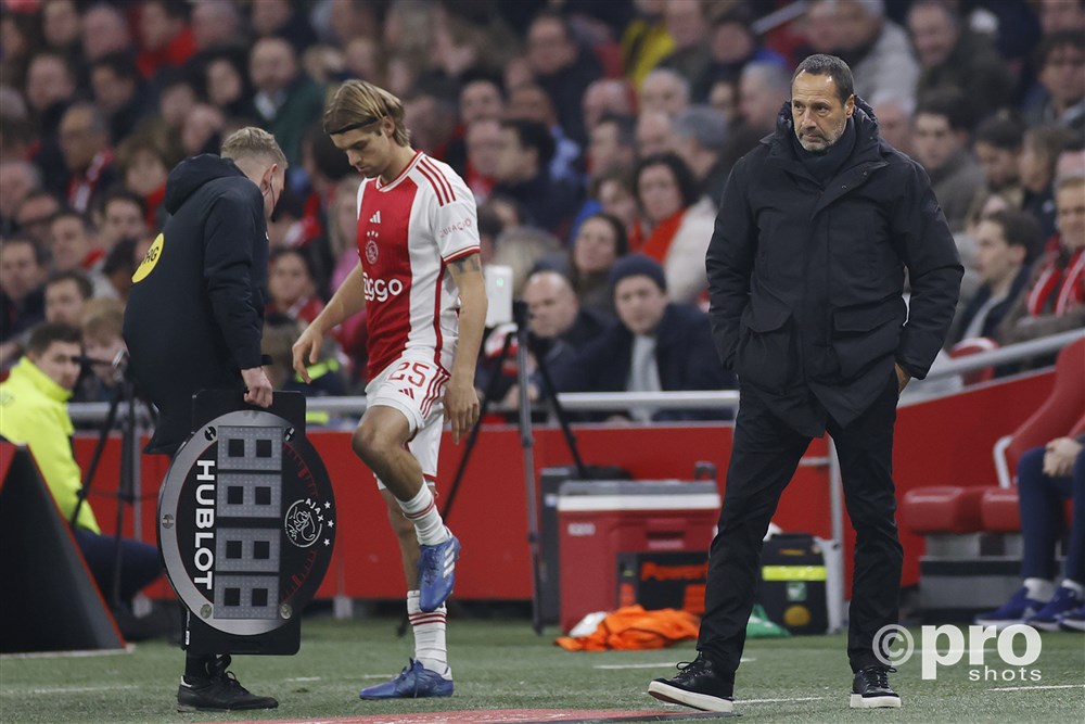 Van 't Schip gaat in op transferplannen Ajax en ontwikkeling Brobbey