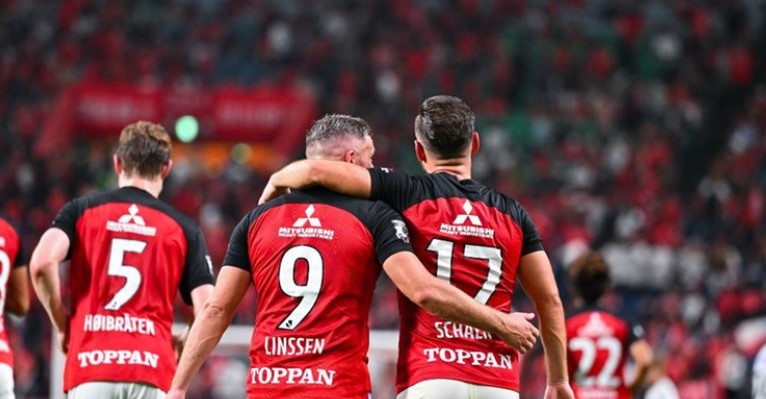Prachtig: duizenden Japanners zwaaien Nederlanders uit voor WK voor clubs