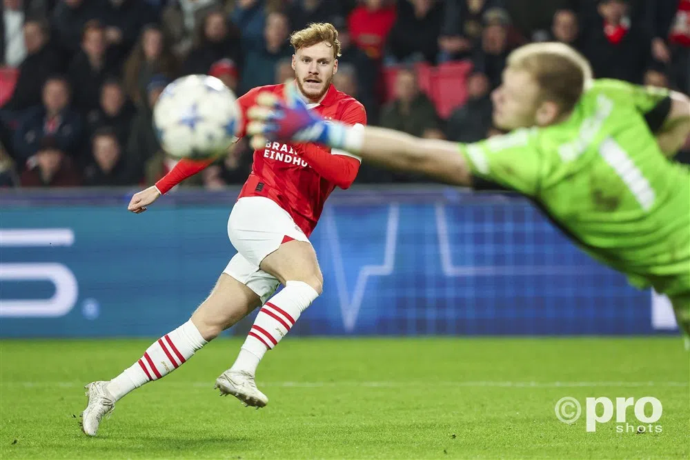 Vertessen schiet PSV naar verdienstelijke remise tegen Arsenal