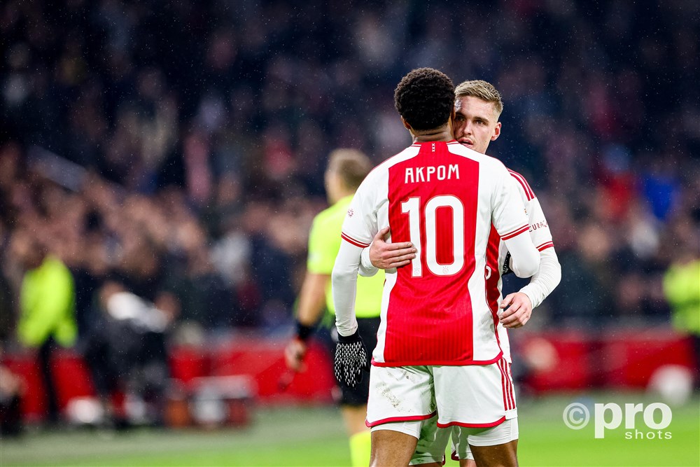 Twee Ajax-spelers maken tongen los in de Griekse pers