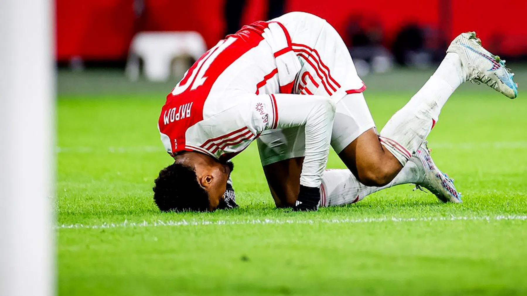 'Akpom is geen Van Basten, maar wel de spits die dit Ajax nodig heeft'