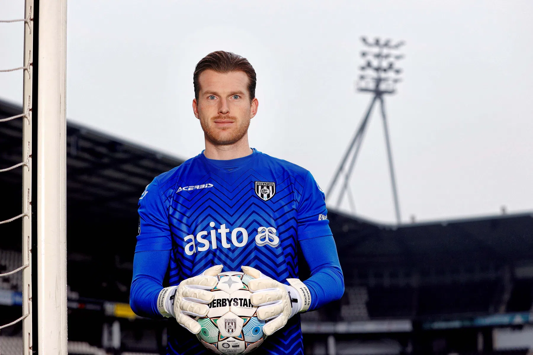 Na acht jaar bank en twee promoties keept Michael Brouwer eindelijk in de Eredivisie