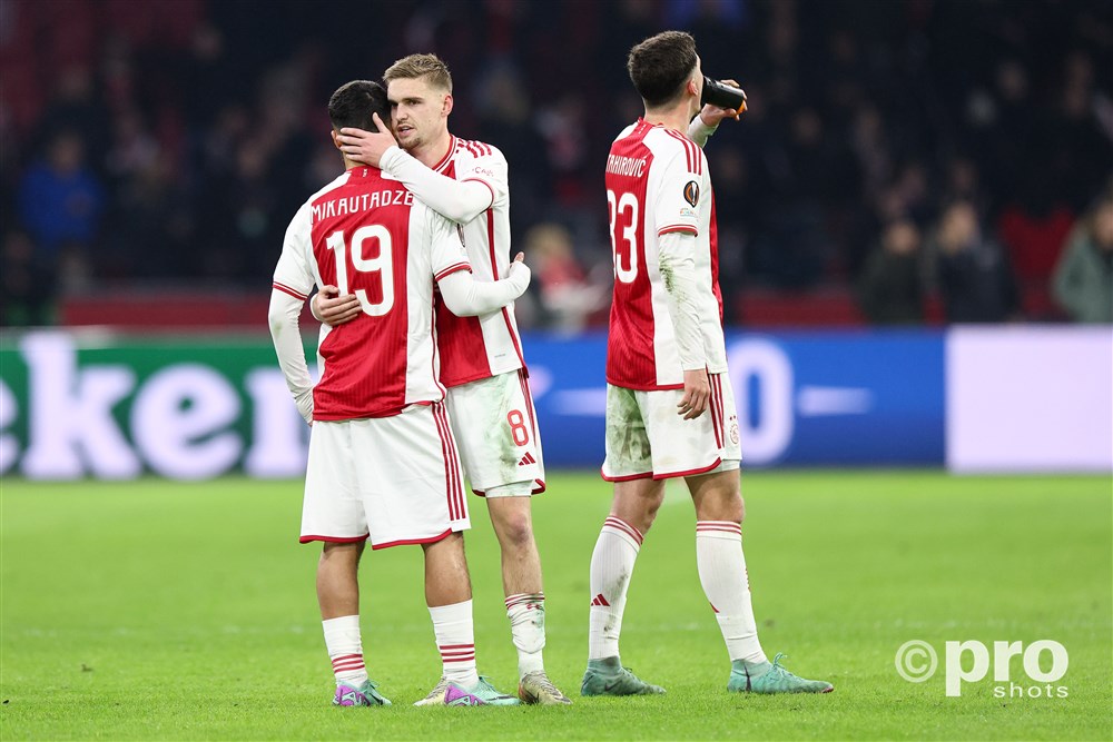 'Ajax moet het vizier richten op een nieuwe 6'