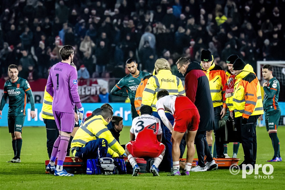 Utrecht-aanvaller Azarkan na ongelukkige invalbeurt naar het ziekenhuis gebracht