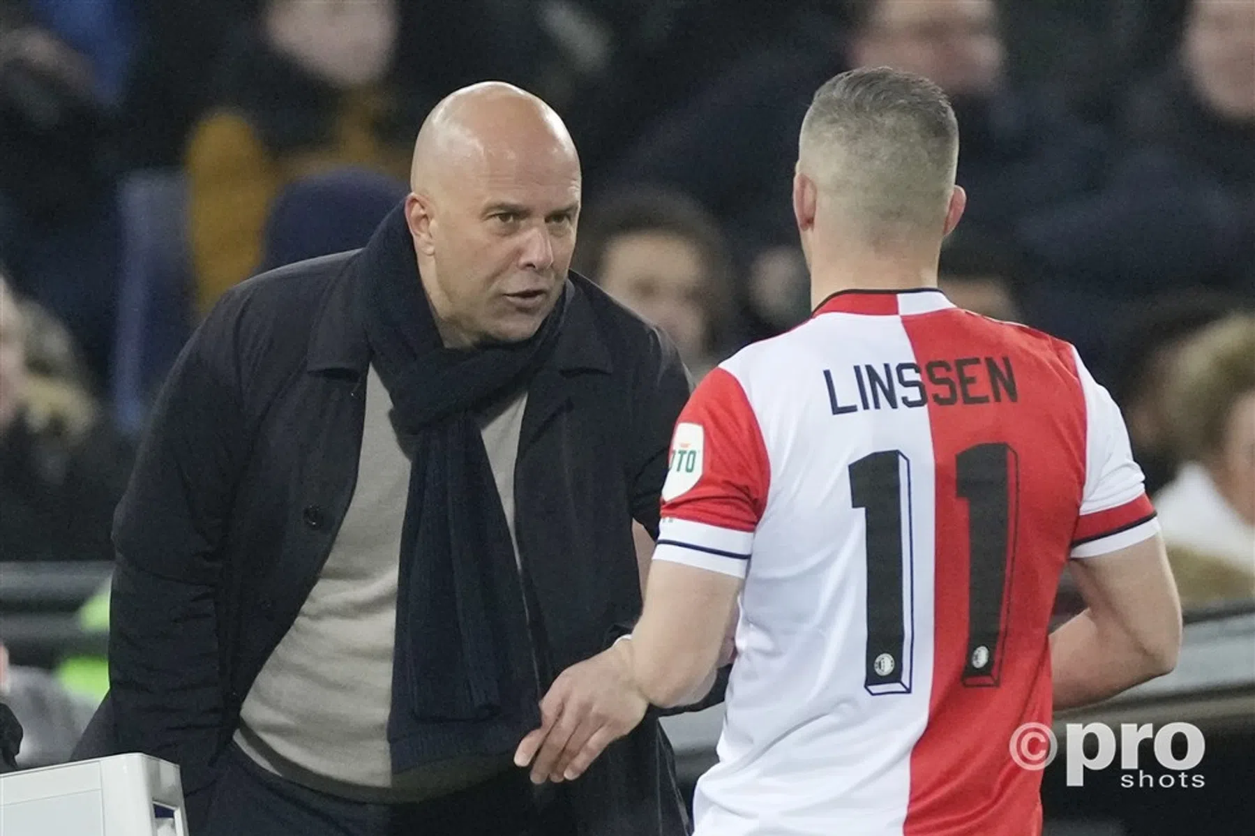 Bryan Linssen mist Arne Slot in Japan: 'Als trainer, ook als persoon'