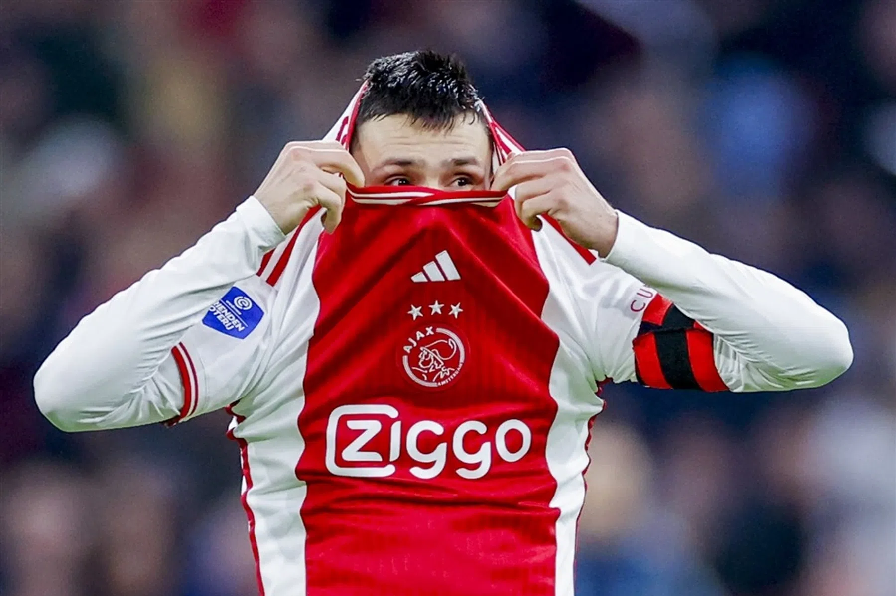 Berghuis trekt pijnlijke conclusie over Ajax en blikt terug op misser