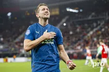 Thumbnail for article: Veelzijdige Luuk de Jong evenaart Dillen en heeft Van der Gijp in vizier