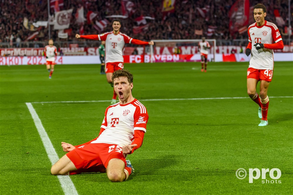 Müller gaat nog een jaar door bij Bayern: 'Hij is als voetballer al een legende'