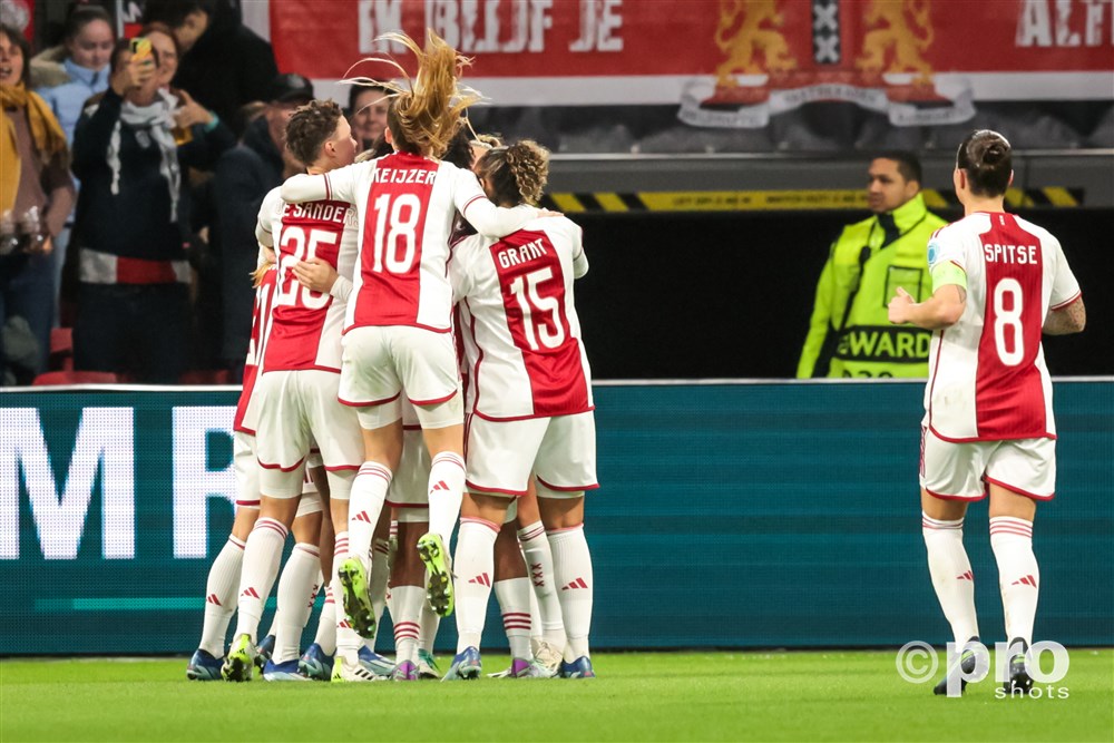 Ajax Vrouwen door goal Leuchter nu zelfs trotse koploper in Champions League