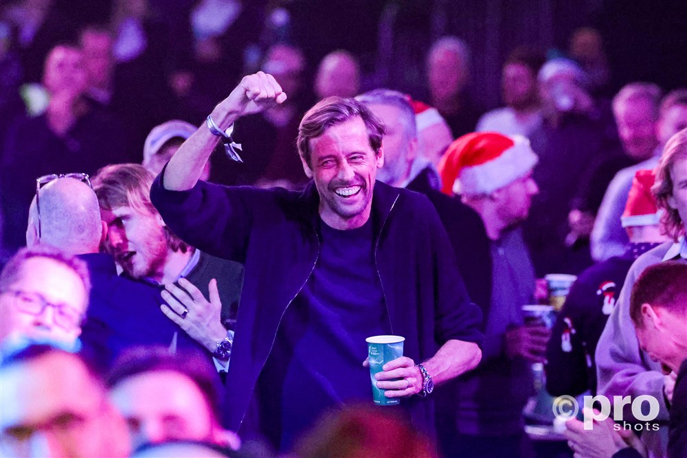 Van Anfield naar Ally Pally: Crouch toegejuicht in dartstempel