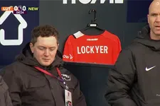 Thumbnail for article: Luton Town zorgt na hartstilstand voor perfect eerbetoon aan captain Lockyer