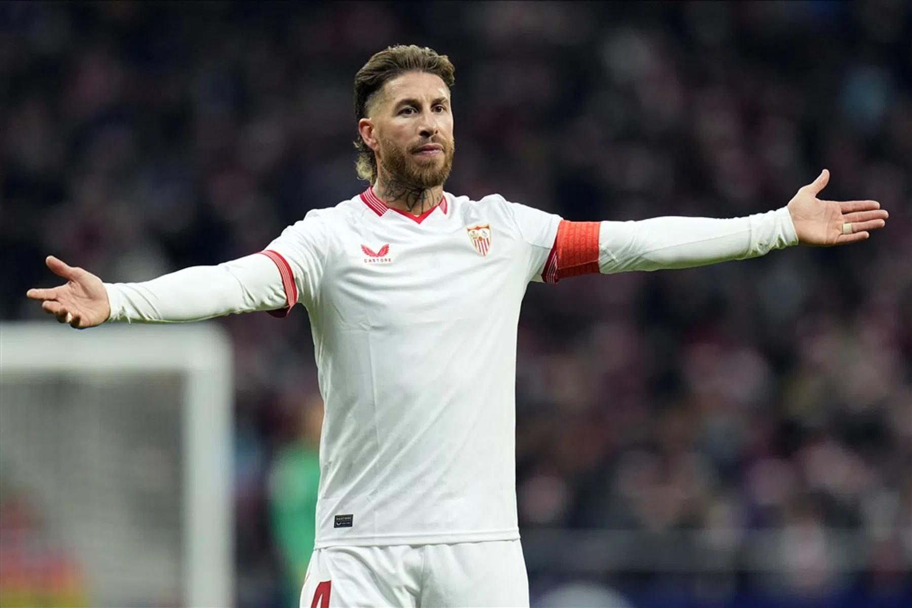 Gefrustreerde Sergio Ramos krijgt ruzie met supporters: 'Een beetje respect!'