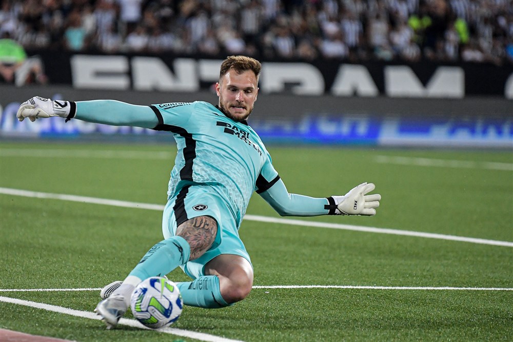 Noodlijdend Lyon trekt dankzij truc met eigenaar miljoenen uit voor duo 