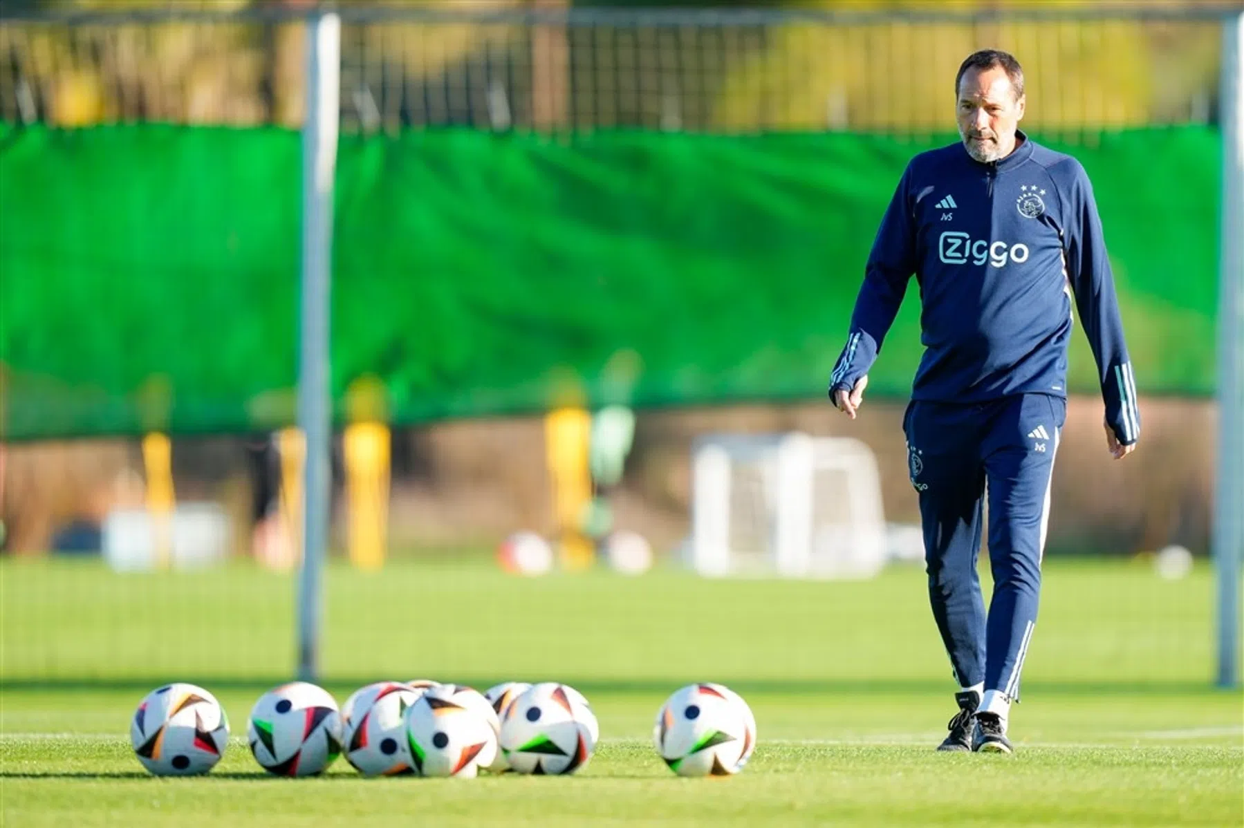 Van 't Schip kijkt vooruit: 'Ajax moet in 2024 weer meedoen om de titel'