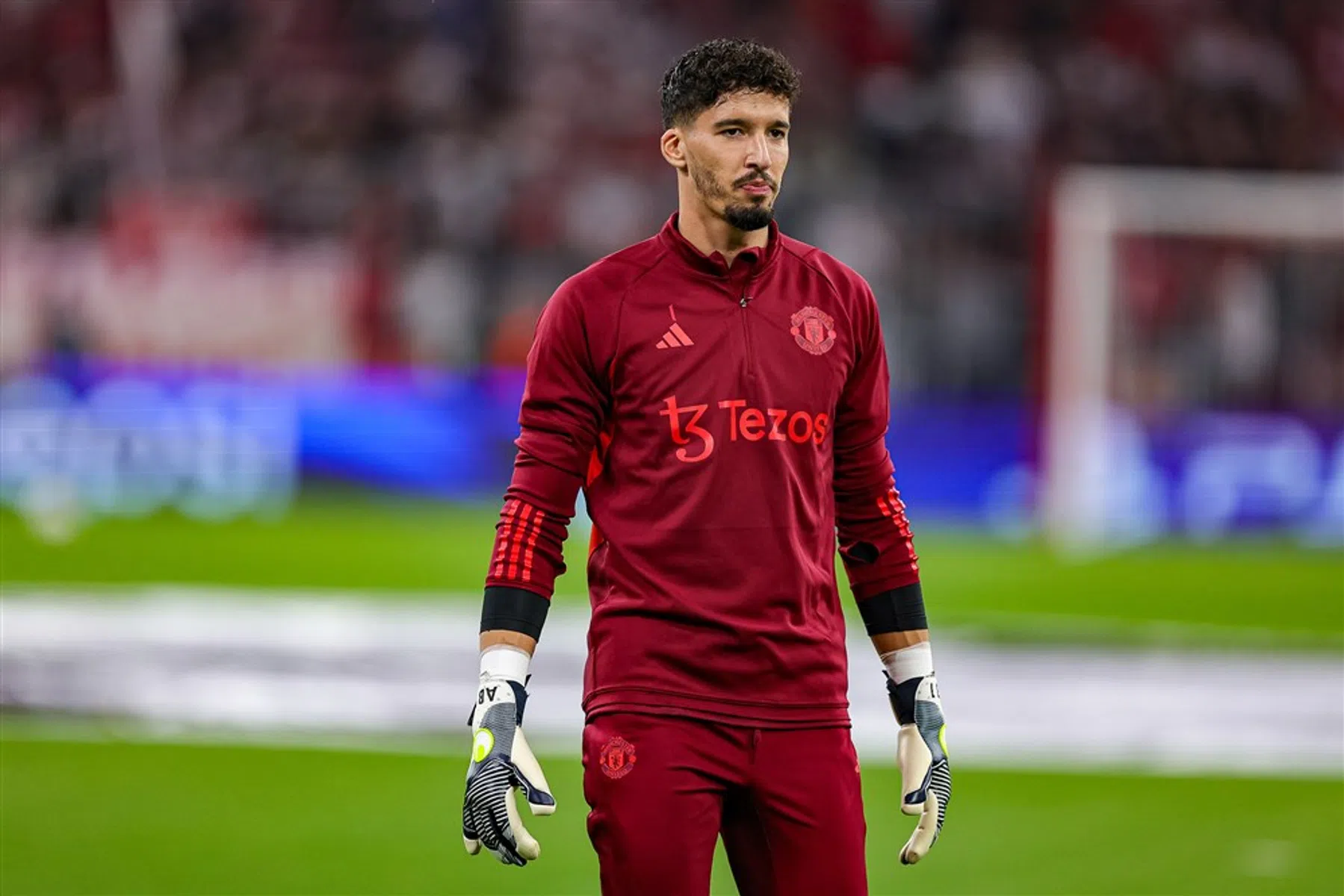 Wie is Altay Bayindir, de stand-in van André Onana?