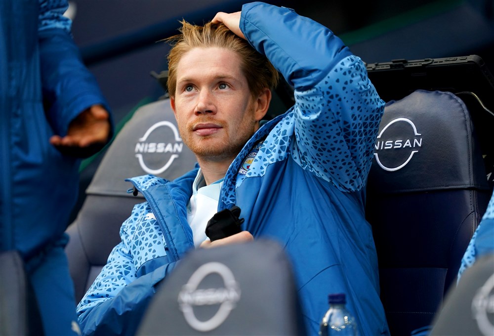 Guardiola vergelijkt Foden en De Bruyne met Xavi en Iniesta: 'Waarom niet?'