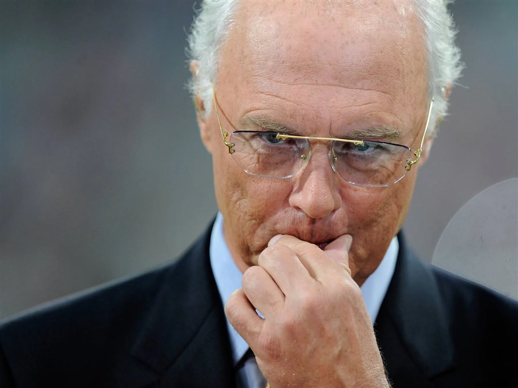 Zo gaan Bayern en de Bundesliga legende Beckenbauer eren