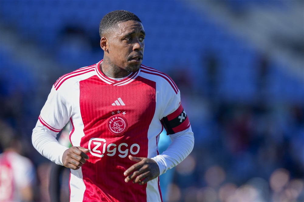Dumfries fungeert als klankbord voor Ajax-captain Bergwijn