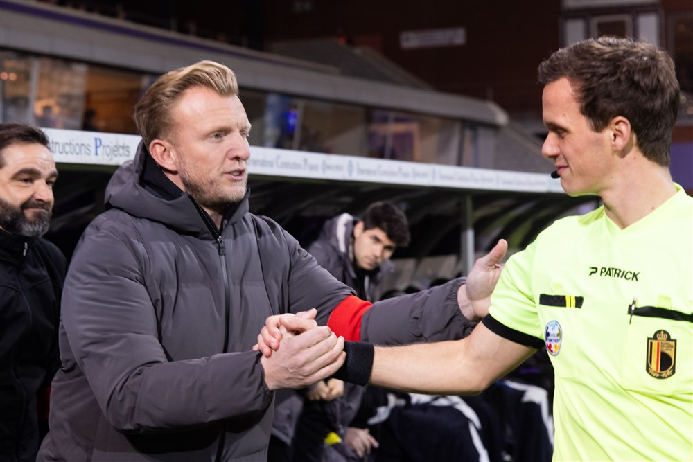 Kuijt kent valse start als hoofdtrainer van Beerschot