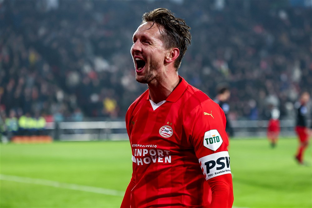 De Jong trots op mijlpaal: 'Hopelijk kan ik dit lang volhouden'