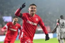 Thumbnail for article: Twente slaat Alkmaarse aanval af door dubbelslag Ugalde