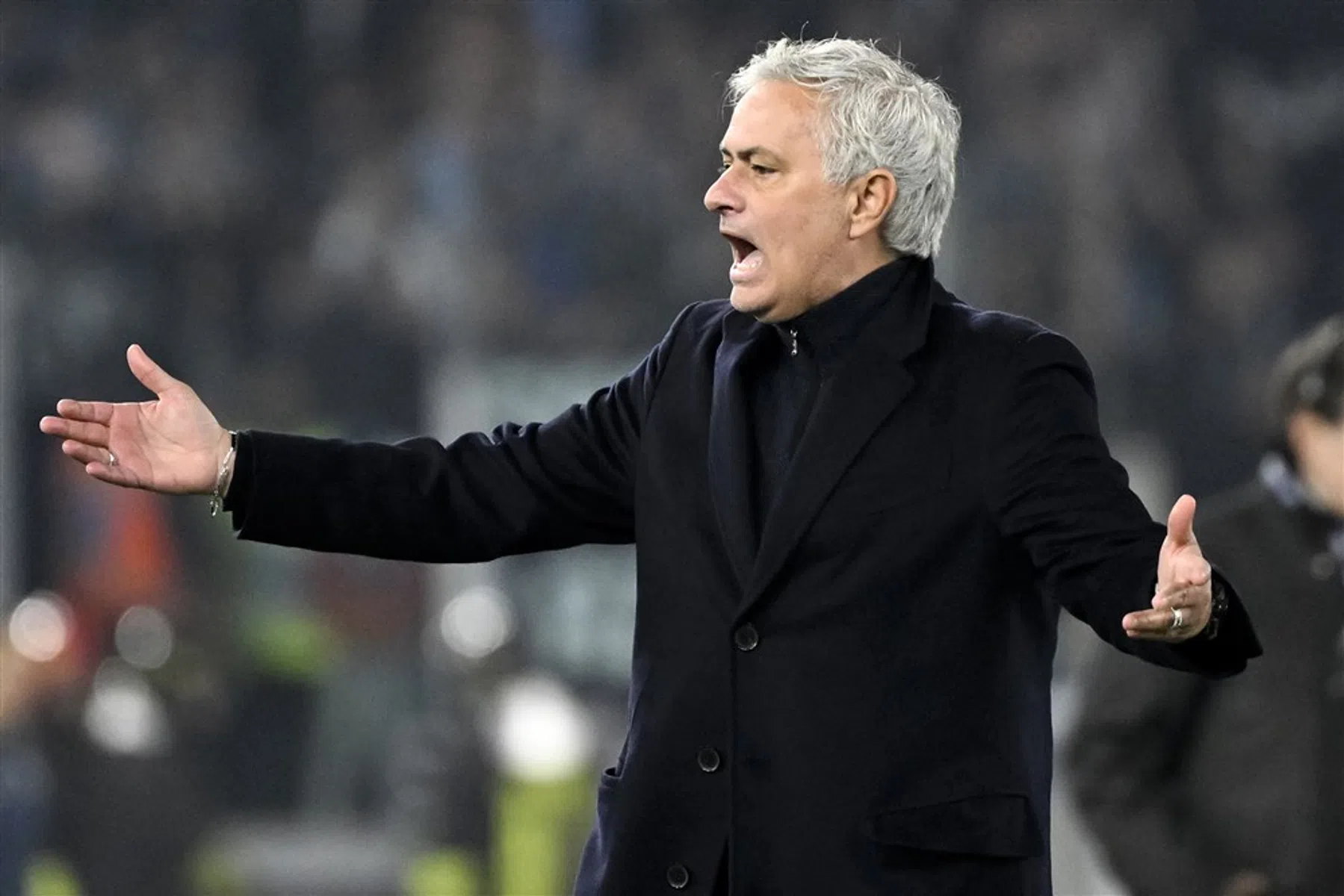 Mourinho trekt na kritiek ouderwets van leer: 'Ze denken dat ik Harry Potter ben'