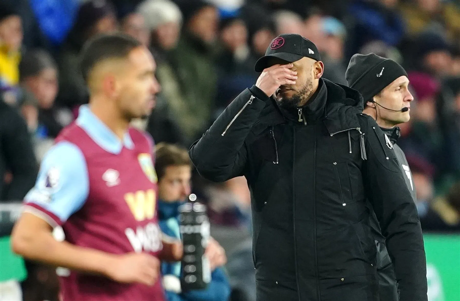 Kompany vol ongeloof na VAR-besluit: 'Dit is belachelijk, echt bizar' 