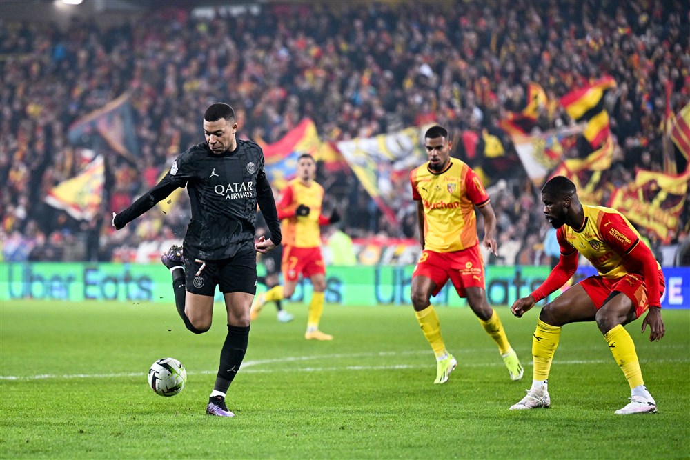 Gemiste strafschop en rode kaart helpen PSG bij zege op RC Lens