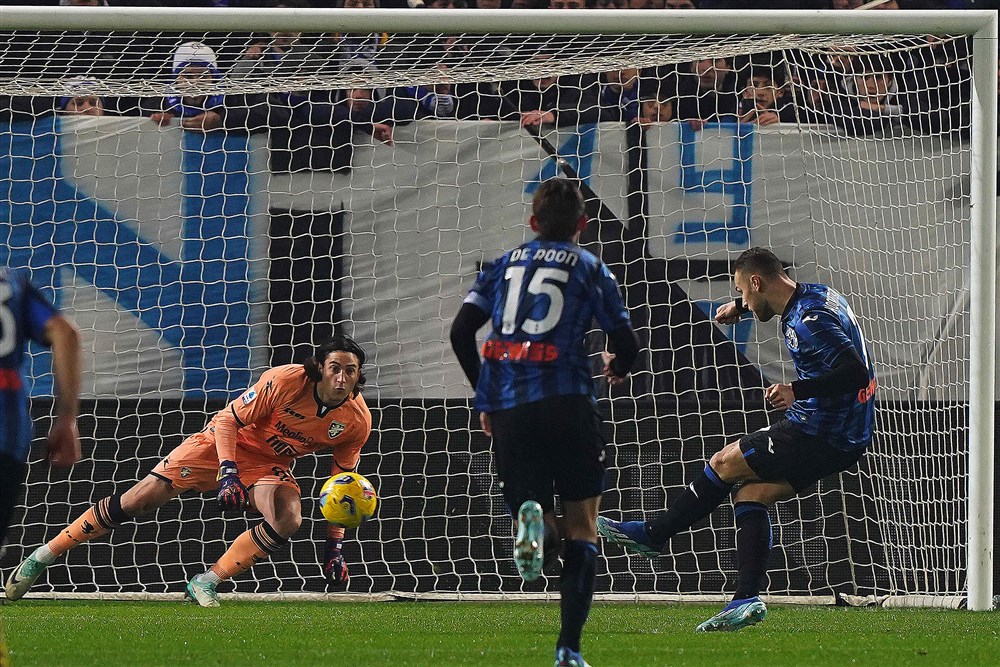 Koopmeiners blijft maar scoren en draagt bij aan ruime Atalanta-zege